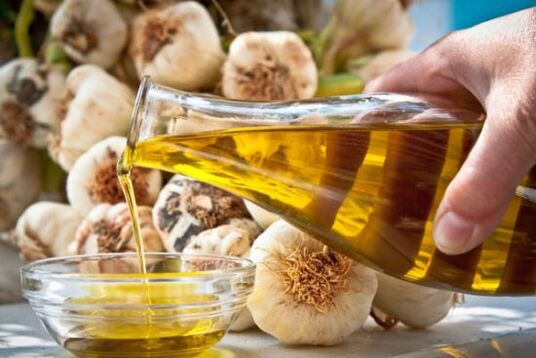 Garlic Vegetable Oil Treats Back Pain